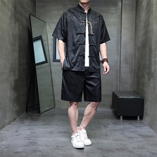 黑色