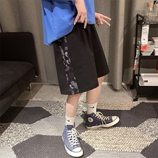 黑色