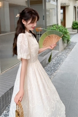 夏季新款女装2025年收腰显瘦海边度假风网纱蕾丝气质连衣裙长裙，女装连衣裙，小九月