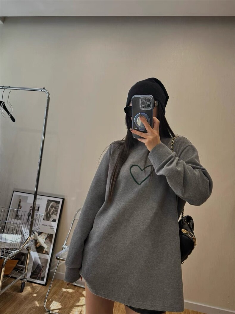 女款时尚简约爱心纯色百搭时尚,女装T恤,洛丽兰可