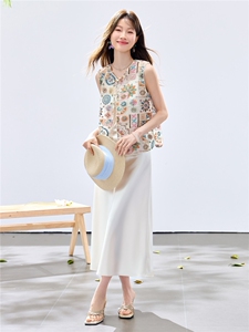 夏季新款现货!2026新中式小清新刺绣马甲+珍珠吊带连衣裙套装女图片