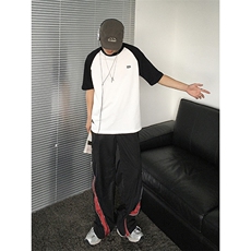 黑色