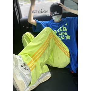 多巴胺穿搭粉色潮牌冰丝阔腿裤男条纹尼龙直筒美式降落伞兵裤子夏图片