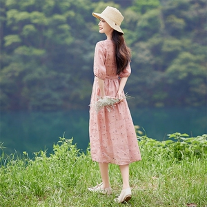 2026年夏季女士短袖旅游聚会街拍逛街文艺/优雅居家城市通勤商务图片