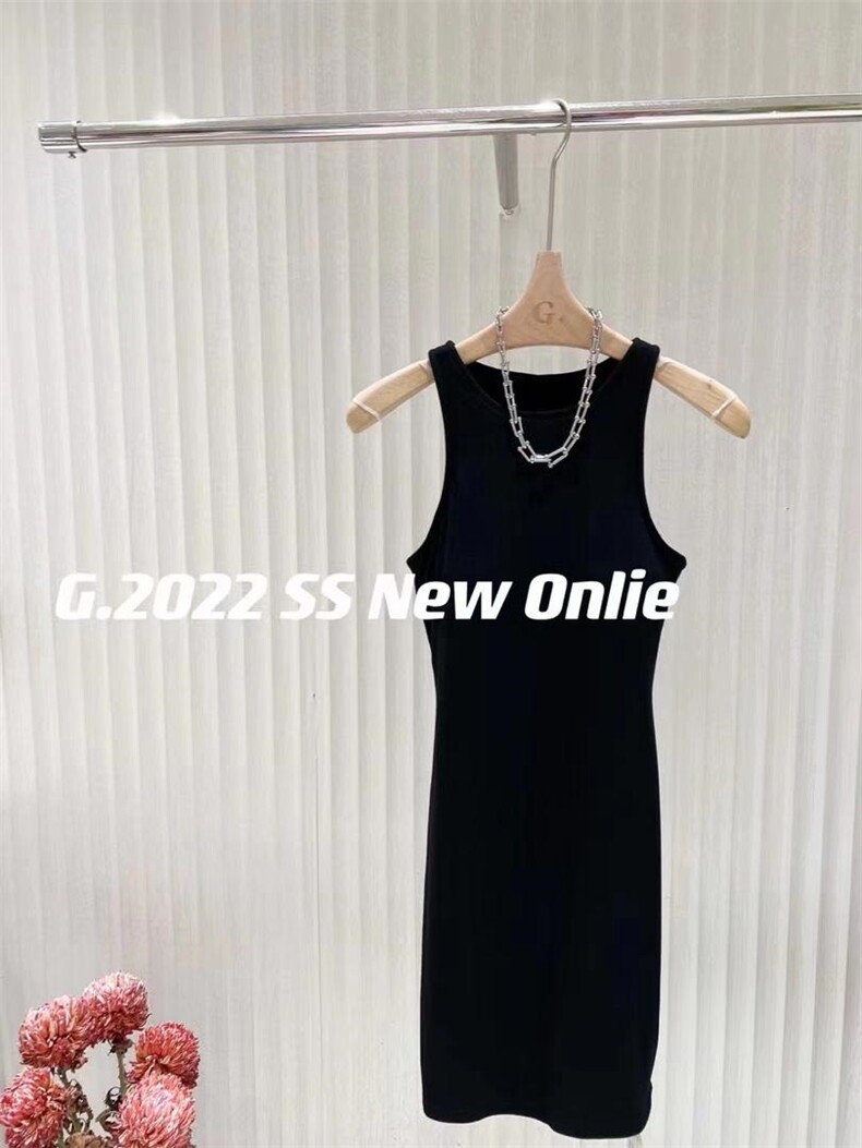 新款背心裙胸垫?脱卸均码现货，女装背心吊带，G