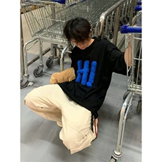 黑色