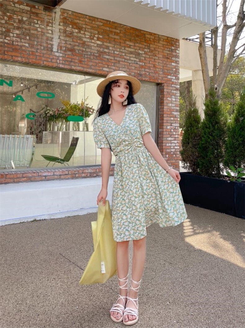 碎花短款连衣裙，女装连衣裙，安玖拉