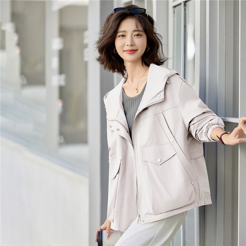现货，2025年秋季新款潮韩版休闲百搭冲锋衣外套女士短款连帽,女装短外套,依万里