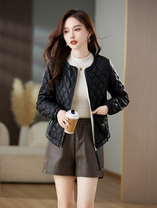 2023冬季女装新款时尚保暖可脱卸帽绗缝格子加棉加绒皮棉，女装皮衣，魅衣本色