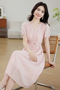 Tomchloe香港轻奢粉色连衣裙女夏2025新款小个子夏日妈妈漂亮裙子图片