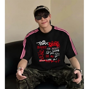 抖音得物品质二开240克宽松纯棉美式潮牌印花三条杠中性风短袖T恤图片