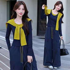 2025年秋季新款时尚潮流舒适显瘦带披肩配色三件套裤，女装套装/套裙，超帛