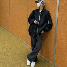 黑色