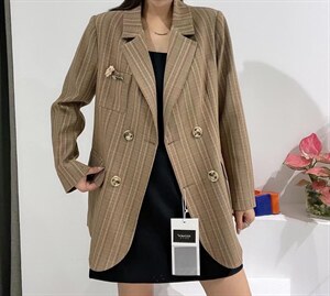 竖条纹西服图片