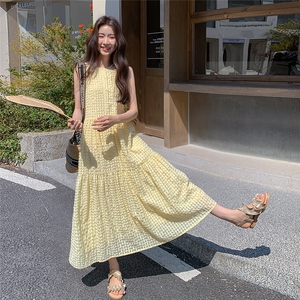 俏皮减龄肌理感黄色背心连衣裙女夏2025新款流行漂亮大方得体长裙图片