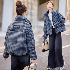 2025冬新款立领短款小格纹白鸭绒羽绒服女图片