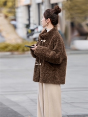 2025年冬季蝴蝶结插肩袖宽松型立领加厚，女装羊羔毛/颗粒绒，秀美人生