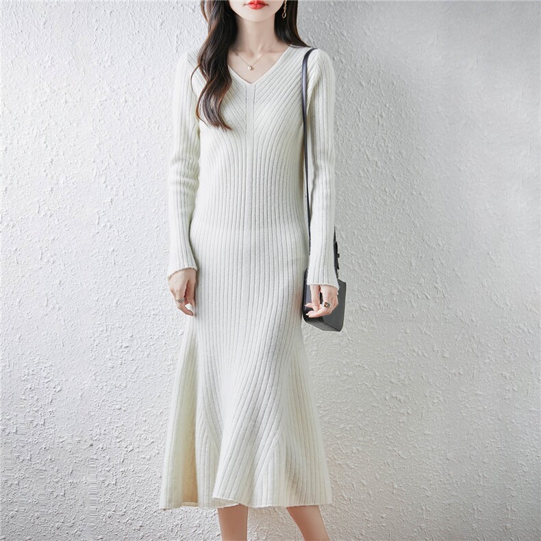 2025年秋季休闲风中长款长袖抽条V领斜纹时尚百搭通勤连衣裙，女装连衣裙，绒汀羊绒