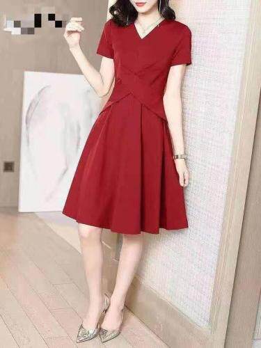 夏季新款，修身版连衣裙，4个码现货，女装连衣裙，依柏璐