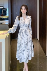 春装芙蓉缎复古v领印花连衣裙女早春中长裙收腰碎花裙，女装连衣裙，美吧服饰