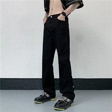 黑色