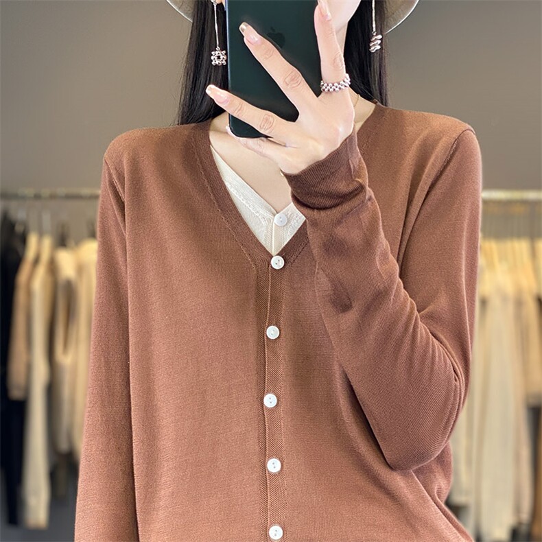 2025春夏新款开衫女V领假两件拼色针织薄款外搭宽松防晒百搭外套,针织衫/毛衣,秋虹羊绒