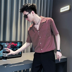 红色