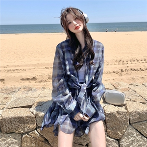 深蓝色格子轻薄防晒衬衫两件套女2025夏季新款韩版不规则短裙套装图片