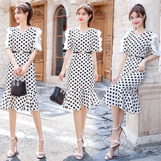 休闲舒适时尚潮流连衣裙2022年夏季V领中腰五分袖，女装连衣裙，时尚俏佳人