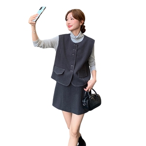 高级感时尚套装女灰色马甲长袖打底衫半身裙三件套女秋冬法式套装图片