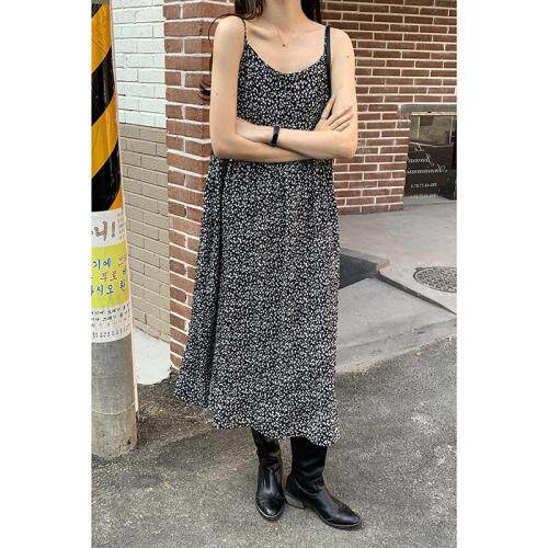 【现货】夏季新款压皱吊带连衣裙，女装背心吊带，木可可木R