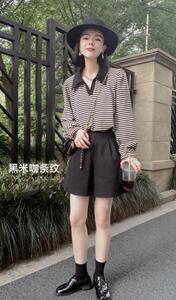 简约百搭上衣图片