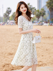2023年夏季新款碎花方领通勤泡泡袖短袖中长款连衣裙，女装连衣裙，安之芮娜