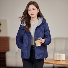 现货2025年冬季时尚休闲连帽保暖羽绒服，女装羽绒服，依恋蒂丝