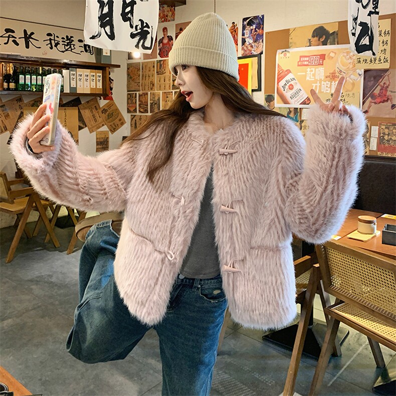 新品粉色牛角扣皮毛一体外套5802-P195-K288,女装皮草,2C159