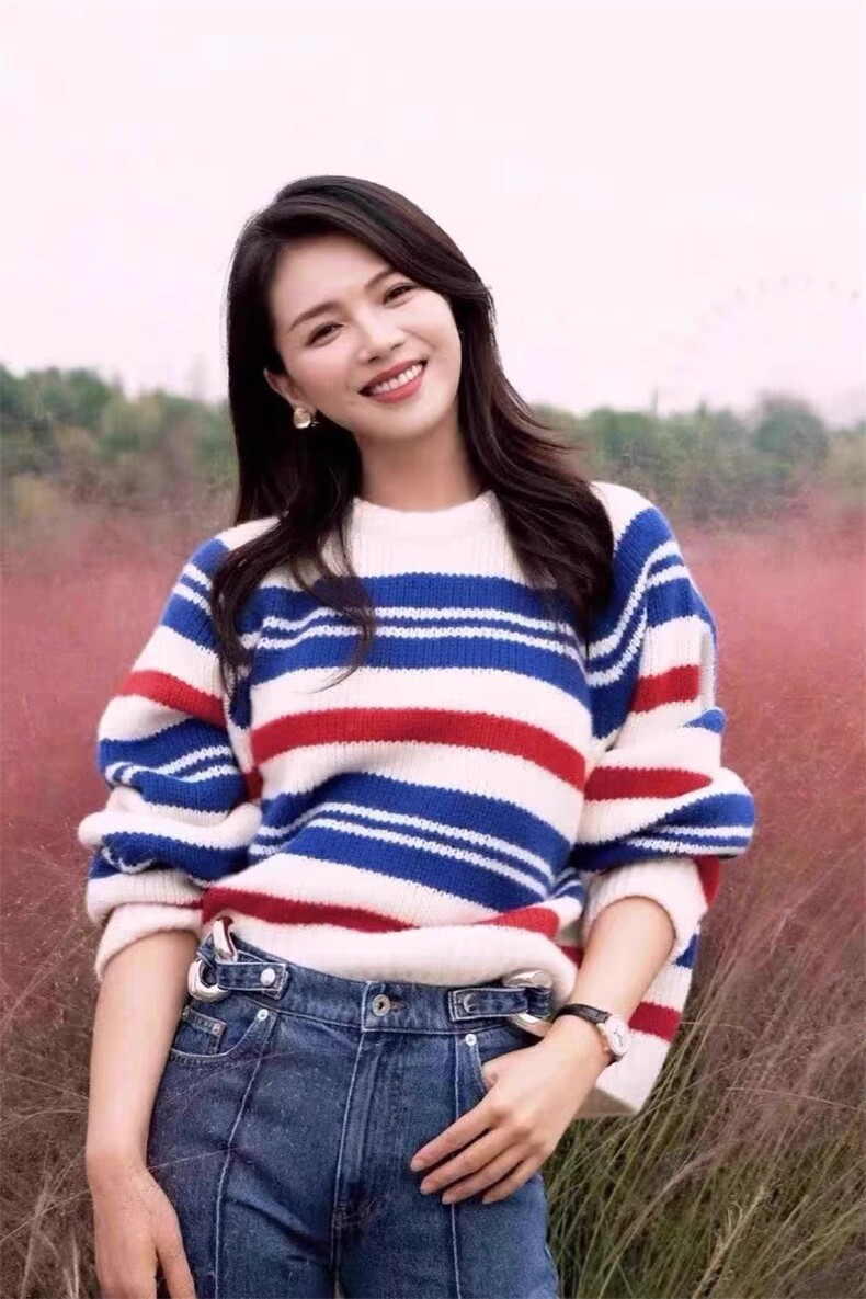 时尚百搭女士秋冬简约羊毛衫羊毛蓝红条纹宽松显瘦毛衣图片