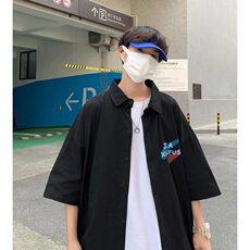 黑色