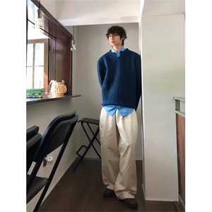 蓝色日系v领麻花毛衣男冬季美式慵懒风打底衫设计感加厚针织外套图片