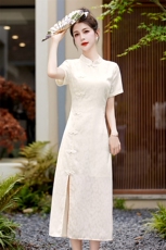 绿色旗袍连衣裙女2025新款夏季年轻款新中式复古改良气质高端，女装连衣裙，关键词