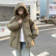 军绿色连帽羽绒服外套女冬季2025新款超火俏皮活泼流行爆款面包服，女装羽绒服，2C273
