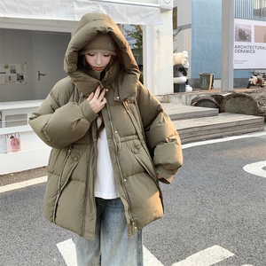军绿色连帽羽绒服外套女冬季2025新款超火俏皮活泼流行爆款面包服图片