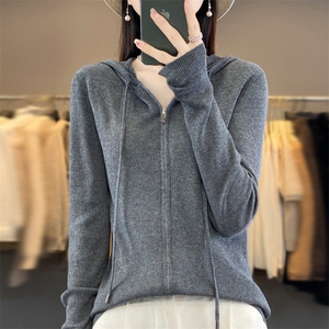 精纺细羊毛连帽针织开衫女修身运动休闲毛衣外搭时尚上衣外套秋冬图片