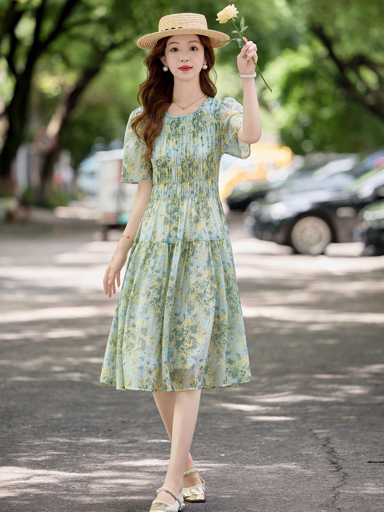 2025年夏季夏季新款高级显瘦碎花收腰连衣裙,女装连衣裙,米莱