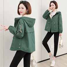 高级感品牌女士短外套新款春秋韩版宽松休闲二八月百搭矮个子夹克，女装风衣，依万里
