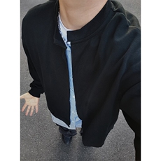 黑色
