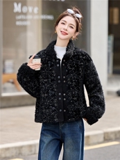 时尚重工刺绣真兔毛外套2025冬季新品高端高级感设计暖绒绒外套女，女装羊羔毛/颗粒绒，意芙