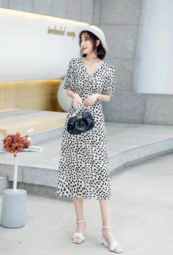 夏季新款韩版雪纺连衣裙，女装连衣裙，时尚靓女孩