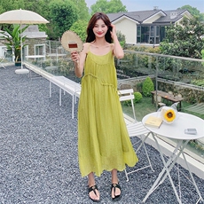 松弛感穿搭开衫配黄绿色吊带连衣裙女夏超火慵懒绝美度假长裙套装，女装连衣裙，2C058