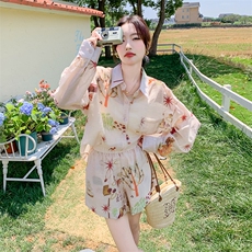 2025新款法式夏季小众植物印花独特度假防晒衬衫短裤两件套装，女装套装/套裙，2C166
