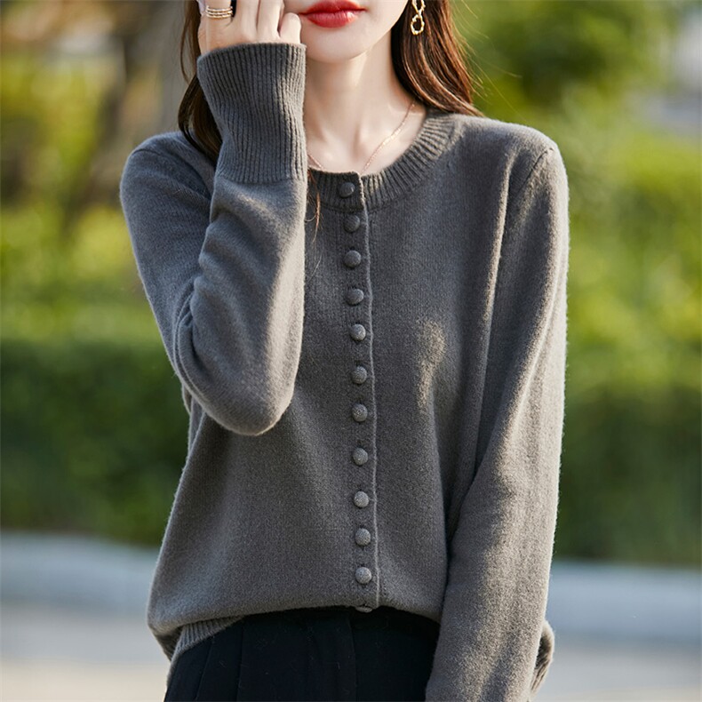 设计感慵懒风圆领单排扣新款100羊毛开衫女时尚针织外套上衣，女装羊毛衫，片语羊绒